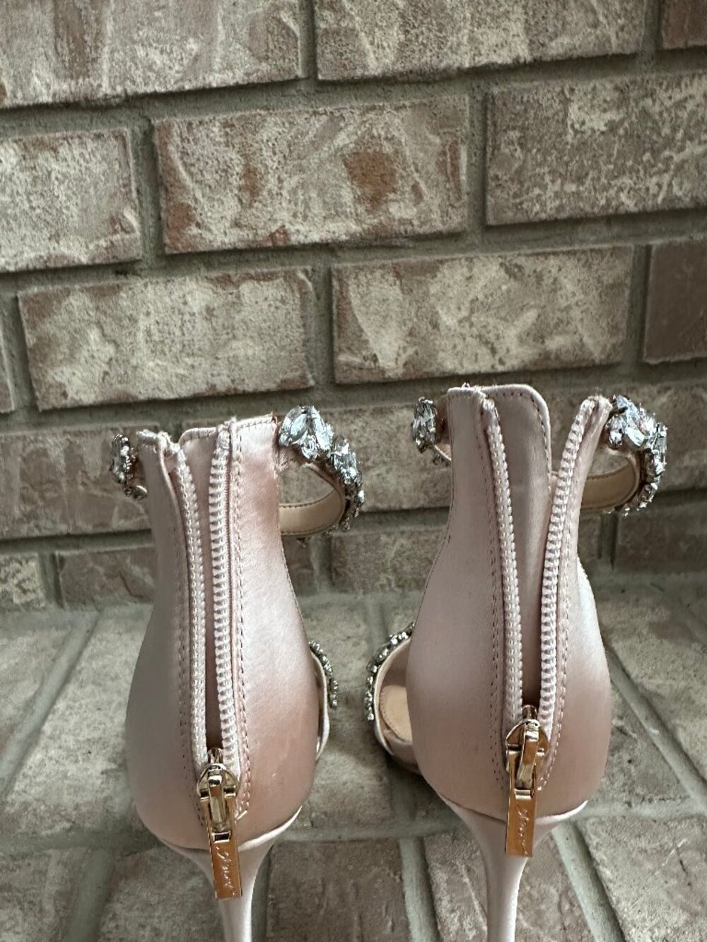 Badgley Mischka Champayne 3" heel with Silver Jewels size 7 - Picture 4 of 7